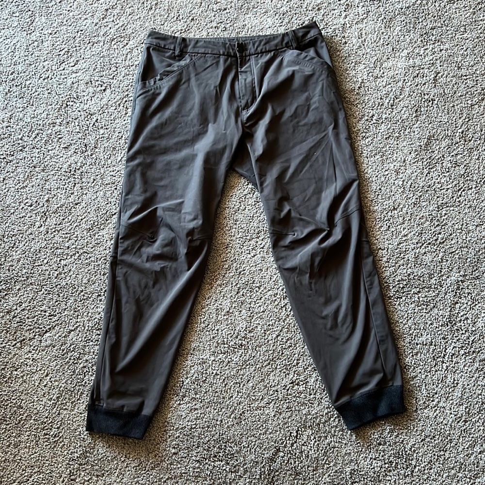 Lululemon Bespoke Joggers Size: 32 Gray